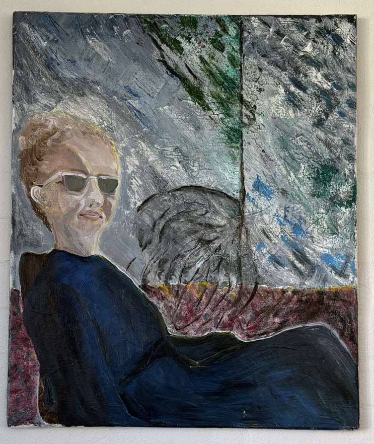 Astrid maler i sit atelier